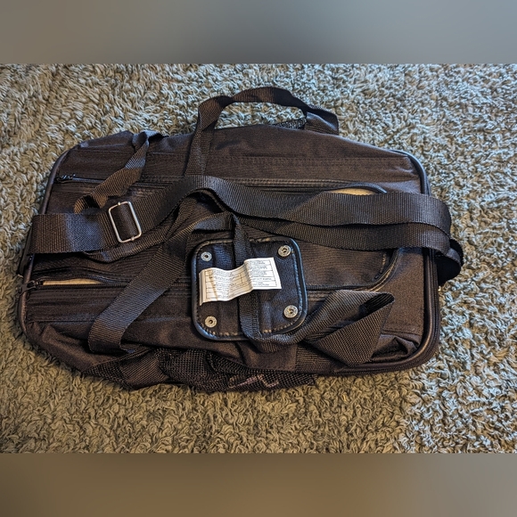 Amazon Basics Soft Sided Mesh Pet Travel Carrier Medium Size - Picture 11 of 13